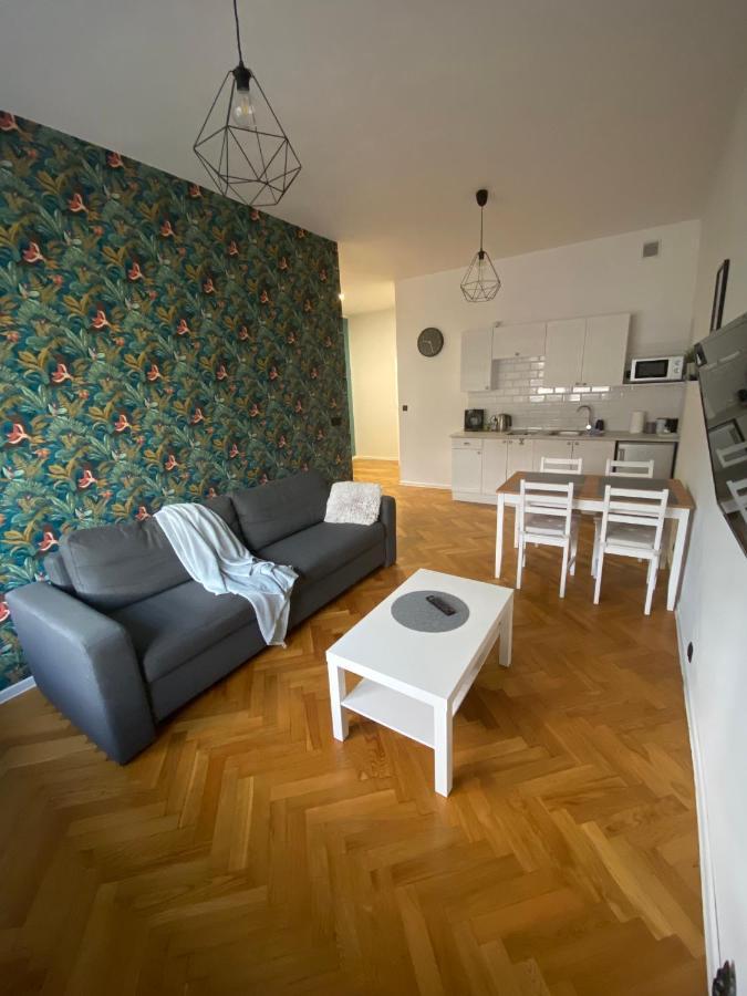 Hostel Pod Topolami Жельона Гора Екстериор снимка