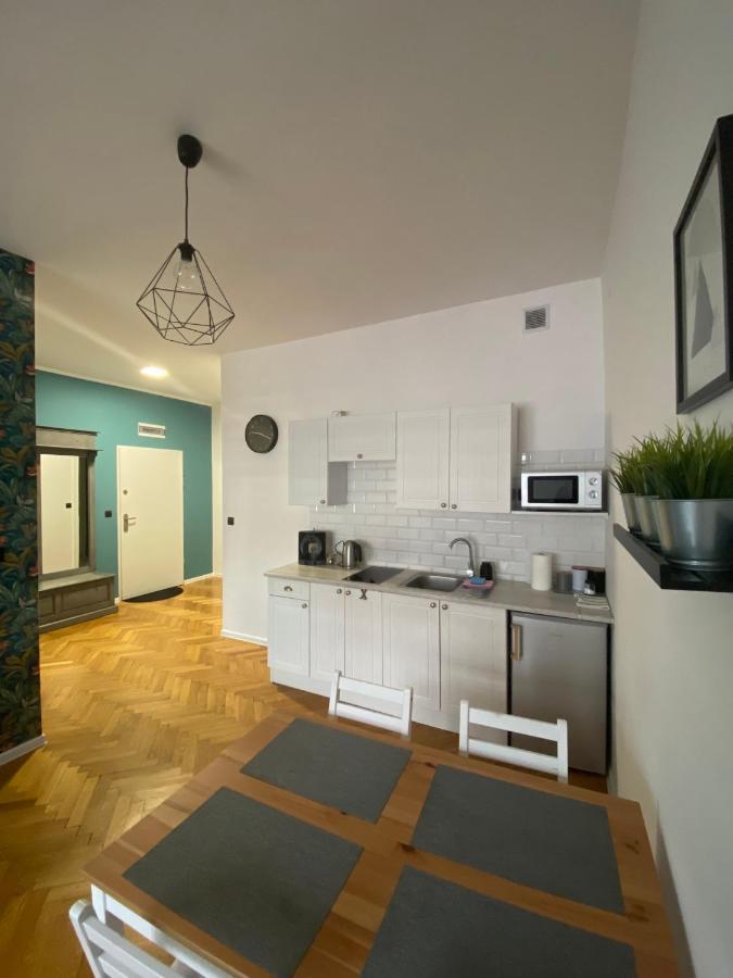 Hostel Pod Topolami Жельона Гора Екстериор снимка