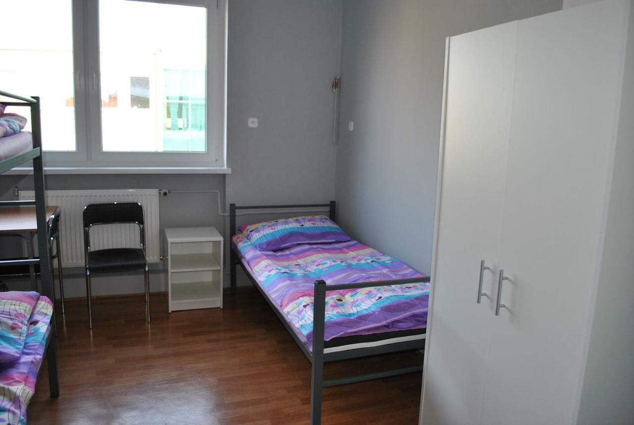 Hostel Pod Topolami Жельона Гора Екстериор снимка