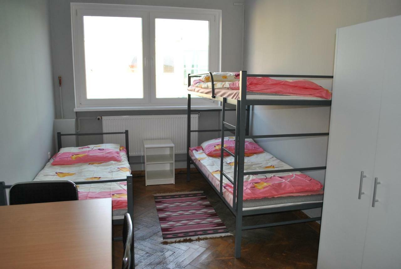 Hostel Pod Topolami Жельона Гора Екстериор снимка