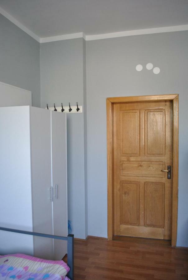 Hostel Pod Topolami Жельона Гора Екстериор снимка