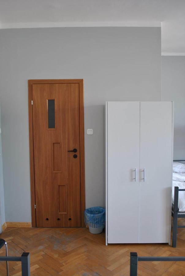 Hostel Pod Topolami Жельона Гора Екстериор снимка