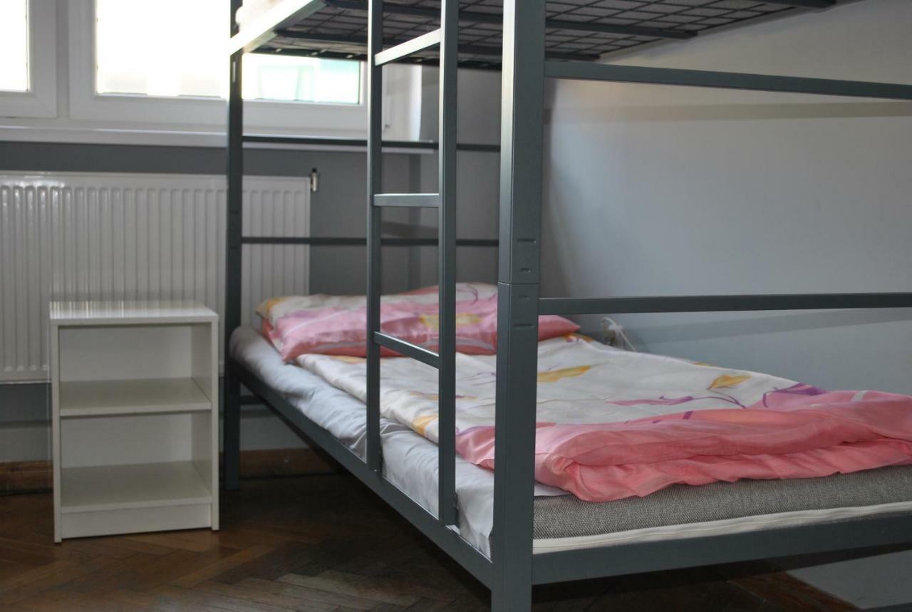 Hostel Pod Topolami Жельона Гора Екстериор снимка