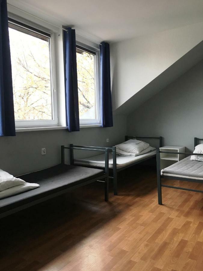 Hostel Pod Topolami Жельона Гора Екстериор снимка