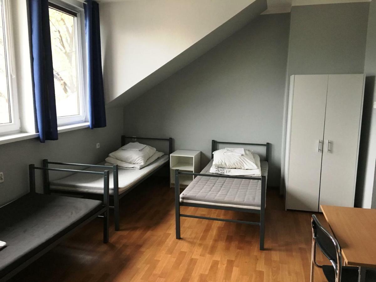 Hostel Pod Topolami Жельона Гора Екстериор снимка